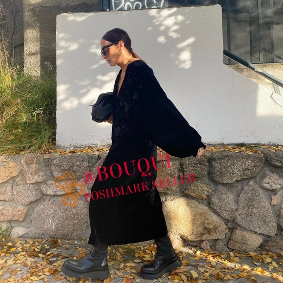 BLOGGERS FAV ZARA EMBROIDERED VELVET KIMONO - Picture 5 of 11